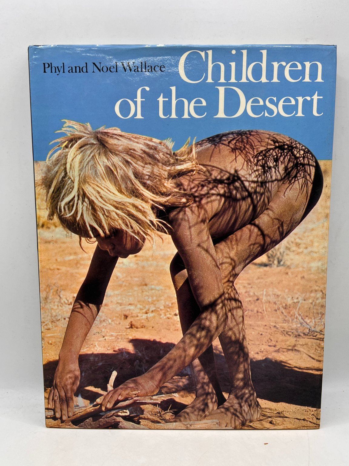 Phyl & Noel Wallace Children of the Desert Book Hardcover Indigenous Australia